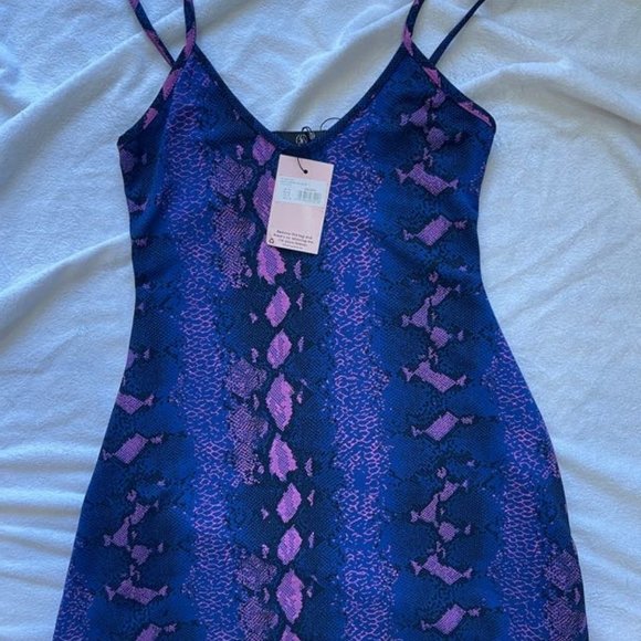 Bold and Playful: Make a Statement with this Stunning Blue Mini Dress - Picture 1 of 2